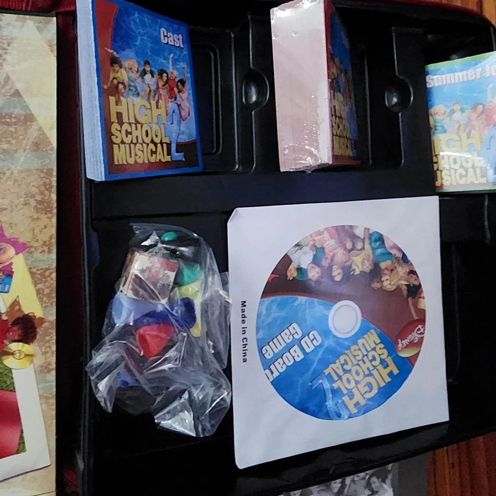 Disney High School Musical 2 CD Board Game with Portfolio Case Music & Trivia.. - Picture 2 of 7